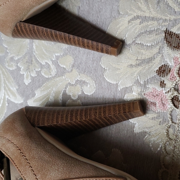 Guess Women's Booties - Picture 6 of 6